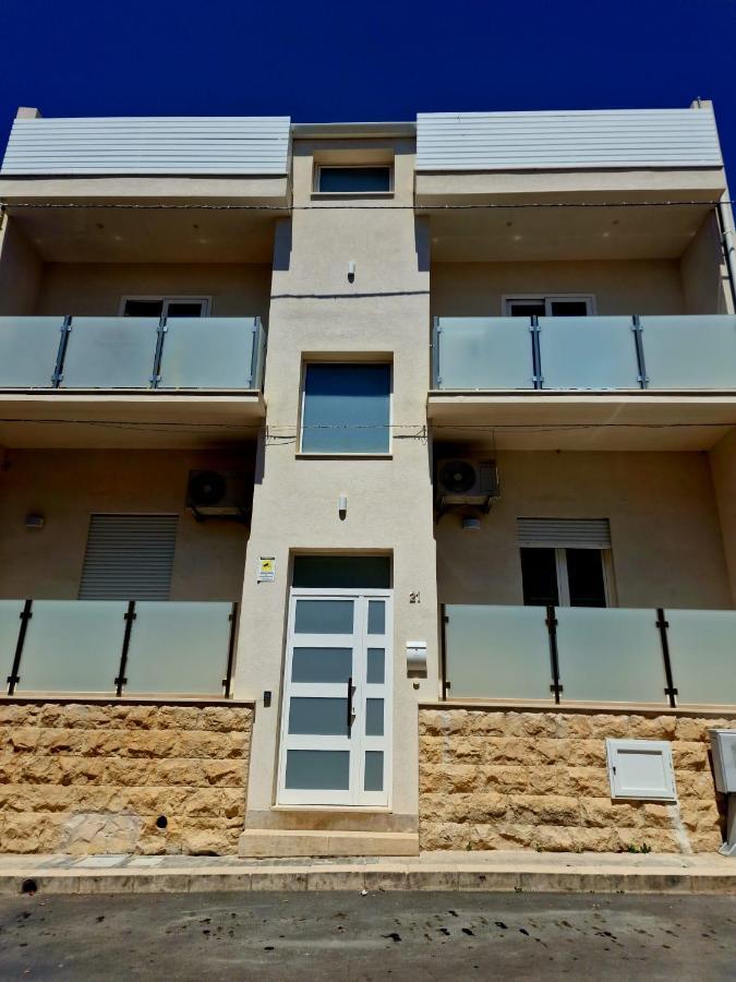 Beach Apartments Marina Di Ragusa Eksteriør billede
